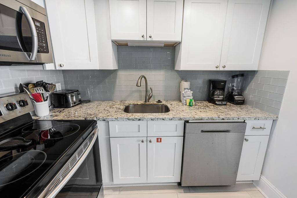 Island Winds East 308 By Albvr - Beautifully Renovated Beachfront Condo & Steps Away From Hangout & More! Gulf Shores Exteriér fotografie